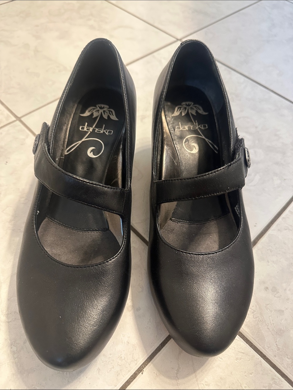 Dansko Black Leather Bess Mary Jane with Heel &  Adjustable Strap Size 38